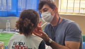 Os dentistas também fazem um exame rápido e indicam a necessidade de atendimento na rede municipal de saúde (Divulgação/PMMC)