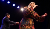 O Theatro Vasques rececebeu grande público no último sábado e, juntamente ao show de Aline Chiaradia, o Fundo Social fez o lançamento da campanha Inverno Solidário (Warley Kenji/ PMMC)
