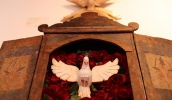 Imagem da exposição "Festa do Divino Espírito Santo de Mogi das Cruzes - Professora Amália Thereza Manna de Deus" no Museu Histórico Profª Guiomar Pinheiro Franco (Warley Kenji/PMMC)