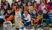 Alunos acompanharam experimentos com abordagem lúdica sobre a importância da clorofila e relação entre os principais gases presentes na atmosfera (Warley Kenji/PMMC)