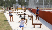 Ao todo, são 14 turmas divididas em aulas de basquete 3x3, capoeira, condicionamento físico, corrida de rua e montanha, e praça dos esportes (Divulgação/PMMC)