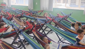 "O redário é um convite a mais para as crianças se entreterem no mundo dos livros e do imaginário", disse a diretora da escola, Valéria Gonzaga Nascimento. (Divulgação/PMMC)