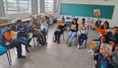 Alunos do 5º ano da EM Profª Maria Luiza Menezes da Fonseca, na Vila Estação, fizeram a leitura compartilhada do livro "Bullying na escola - Bater é malvadeza", de Cristina Klein. (Divulgação/P . . .