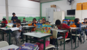 Na EM Profª Maria Luiza Menezes da Fonseca, uma das atividades do Dia D de Combate ao Bullying foi a leitura inicial da agente escolar para a discussão sobre o tema, além de rodas de conversa e troca . . .