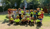 Os alimentos colhidos foram encaminhados para a merenda escolar da EM João Antonio Batalha, onde os estudantes colaboraram na higienização e na preparação de saladas, incentivando hábitos alimentares . . .