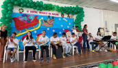 Kauê Pereira da Silva se apresentou com os colegas da Escola Estadual Vereador Narciso Yague Guimarães, na Vila Natal, que formam a banda Super Nova. (Divulgação/PMMC)
