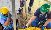 No encerramento dos trabalhos, houve simulado de descida em espaço confinado com utilização de tripé e guincho de resgate (Foto: Julio Nogueira/Semae)