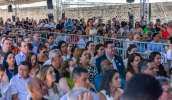 População acompanha a inauguração da Praça da Cidadania, em Jundiapeba (Divulgação - PMMC)