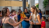 Fundo Social entrega ovos de chocolate a 200 crianças de Jundiapeba (Divulgação - PMMC)