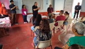 Secretário Romildo Campello esteve na Vila Cléo e conversou com moradores de condomínios, ao lado de sua equipe técnica (Divulgação/PMMC)