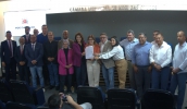 Prefeita Mara Bertaiolli, ao lado do vice Téo Cusatis, do presidente da Câmara, Francimário Vieira, o Farofa, e vereadores: investimento histórico para a cidade (Divulgação/PMMC)