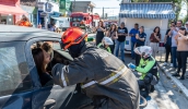Simulado de Emergência ocorreu na praça Veteranos de Guerra, em Jundiapeba, e representou um acidente envolvendo um ônibus escolar, um automóvel e um ciclista (Divulgação/PMMC)