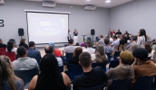 Prefeita Mara Bertaiolli, ao lado da secretária Patricia Cesare, destacou os investimentos em saneamento básico e a repercussão positiva na área ambiental (Divulgação/PMMC)