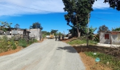 Rua está recebendo pavimentação como parte do trabalho de regularização fundiária (Divulgação/PMMC)