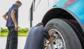 Ônibus do sistema de transporte coletivo passam por vistoria veicular em que são verificados os índices de segurança dos veículos e especificações técnicas (Divulgação/PMMC)