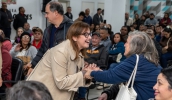 Prefeitura Mara Bertaiolli parabeniza mogiana que recebeu título de propriedade: documento garante segurança jurídica para toda a família (Divulgação/PMMC)