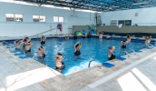 Aulas de hidroginástica foram retomadas na piscina do Pró-Hiper, que recebeu serviços de manutenção e recuperação do sistema de aquecimento da água (Divulgação/PMMC)