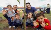 Plantio de mudas animou mogianos de todas as idades e faz parte da programação do Junho Ecosustentável, que vai até o próximo dia 30 de junho (Divulgação/PMMC)