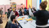 No primeiro dia, na EM Coronel Almeida, cada profissional participou de duas oficinas com atividades planejadas para inspirar práticas lúdicas e interativas nas escolas. (Divulgação/PMMC)