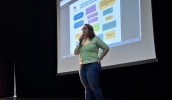 A docente Heidi Ribeiro da Costa ministrou a palestra "A importância da acessibilidade para crianças com Transtorno do Espectro Autista (TEA)". (Divulgação/PMMC)