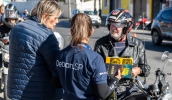 Ação realizada na praça Francisco Ribeiro Nogueira levou orientações para os motociclistas, além da instalação de antenas para ampliar a segurança (Divulgação/PMMC)