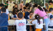 As crianças foram acompanhadas na oficina pela família Nakatani e por outros ceramistas. (Divulgação/PMMC)