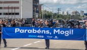 A faixa com o Parabéns à cidade foi levada pela Guarda Municipal, que abriu o desfile das forças militares da cidade. (Divulgação/PMMC)
