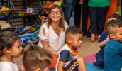 A prefeita Mara Bertaiolli acompanhou as atividades com os alunos. (Divulgação/PMMC)