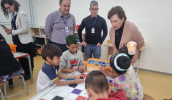 O projeto é coordenado pelo Departamento de Tecnologia da Informação e Comunicação da Educação da Secretaria de Educação. Os professores participaram de uma formação para realizar as atividades . . .