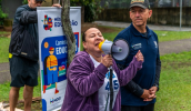 A secretária de Educação, Darly Carvalho, ao lado do professor de Educação Física da Secretaria de Esportes e Lazer, Adilson Torres Alexandre, responsável pela sessão de alongamento dos participantes. . . .