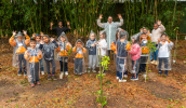 Na estação Boitatá, as crianças plantaram árvores. (Divulgação/PMMC)