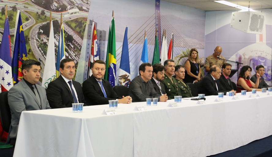 Cerimônia de posse aconteceu em Guarulhos e contou com a presença dos prefeitos das cidades do Alto Tietê (Ney Sarmento/PMMC)