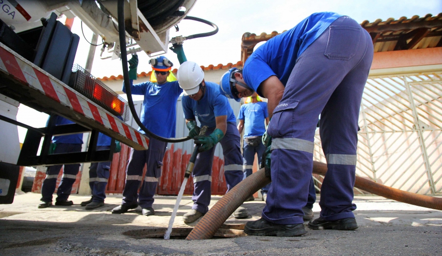 Capacitação busca ampliar a eficiência do trabalho, que auxilia na desobstrução de redes de esgoto em Mogi das Cruzes (Guilherme Berti/PMMC)
