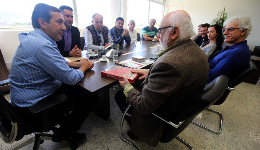 Na primeira etapa da visita à Mogi das Cruzes, os representantes do Sesc se reuniram com o prefeito Marcus Melo e outras autoridades municipais (Guilherme Berti/ PMMC)