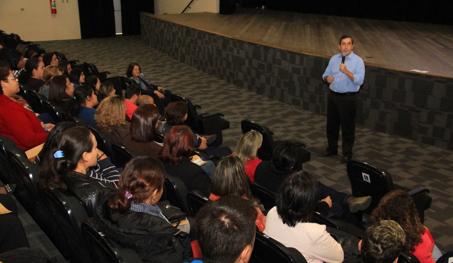 O prefeito Marcus Melo lançou o Selo Cozinha Nota 10 e destacou a importância de continuar melhorando a qualidade da merenda oferecida aos alunos da rede municipal. (Foto: Guilherme Berti/PMMC)