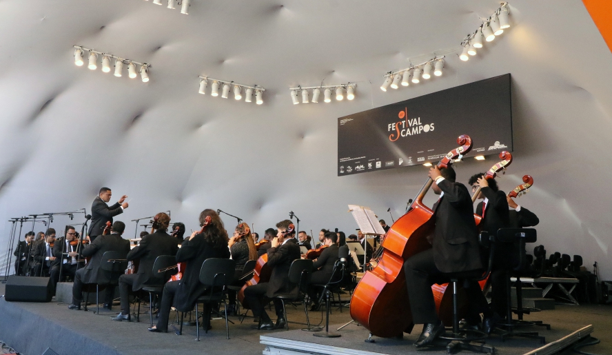 A Orquestra Sinfônica Jovem de Mogi das Cruzes, que é parte dos projetos de educação musical da cidade, se apresentou no Festival de Inverno de Campos do Jordão (Ney Sarmento/ PMMC)
