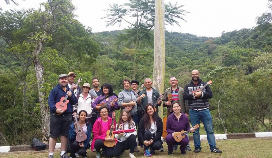 O Ukulele Mogi é uma orquestra de ukulele de Mogi das Cruzes, que vai se apresentar neste sábado, durante mais uma edição da Feira de Artes e Antiguidades do Largo do Carmo