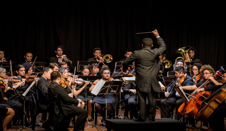 A entrada para acompanhar os shows na Avenida Cívica é gratuita e na sexta-feira (02) o palco recebe a Orquestra Sinfônica Jovem de Mogi às 20h (Divulgação/ORSIMC)