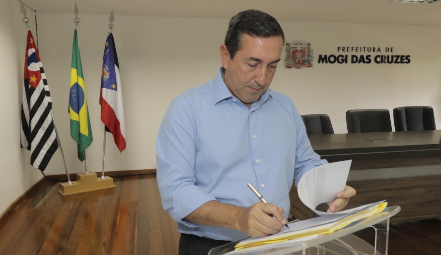 Prefeito Marcus Melo criou comissão que analisará contrato da empresa que administra o pátio de veículos e que poderá resultar em abertura de nova licitação (Foto: Ney Sarmento/PMMC)