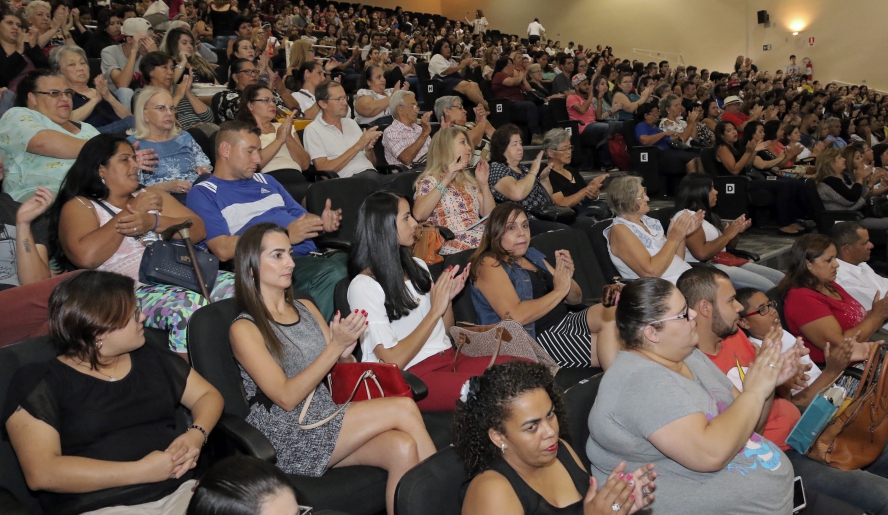 Mais de 1,5 mil alunos lotaram o auditório do Cemforpe para o encerramento do primeiro módulo de cursos de 2018 do Crescer. (Foto: Ney Sarmento/PMMC)