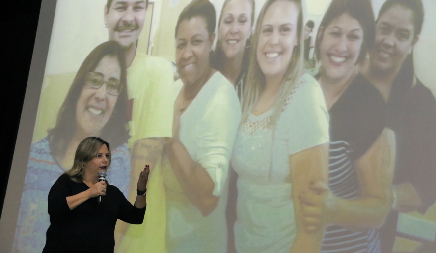 A secretária de Educação, Juliana Guedes, falou sobre a mudança de vida que o Crescer proporciona aos seus alunos. (Foto: Ney Sarmento/PMMC)
