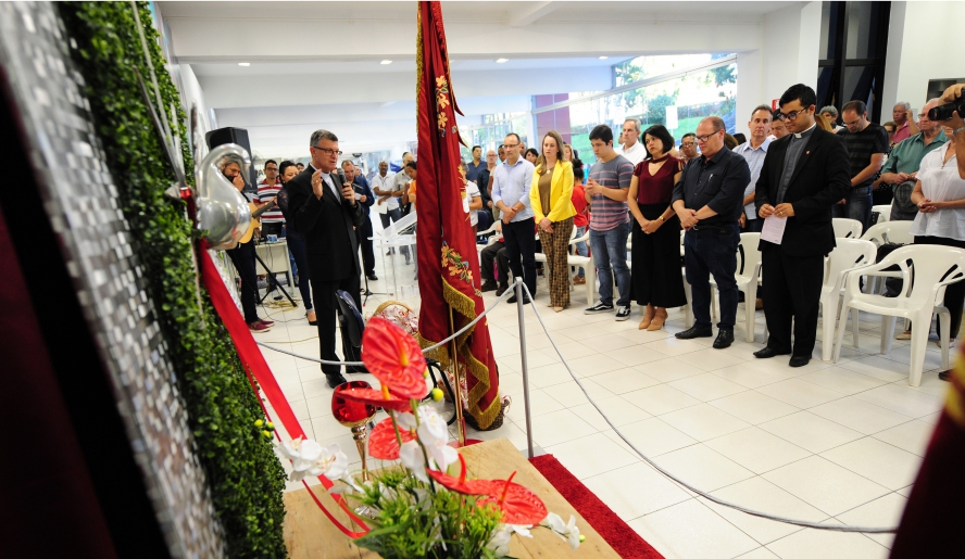 Por mais um ano, a Prefeitura de Mogi das Cruzes foi agraciada com a instalação de um subimpério do Divino Espírito Santo, no hall do prédio-sede (Junior Lago/ PMMC)