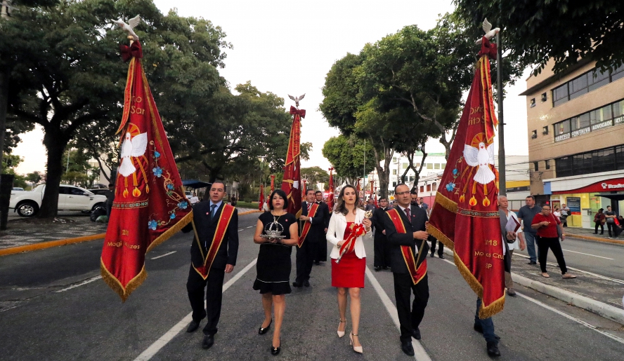 A procissão de abertura da Festa do Divino Espírito Santo cumpriu a tradição e teve trajeto entre a casa dos festeiros e a Praça Coronel Almeida (Ney Sarmento/ PMMC)