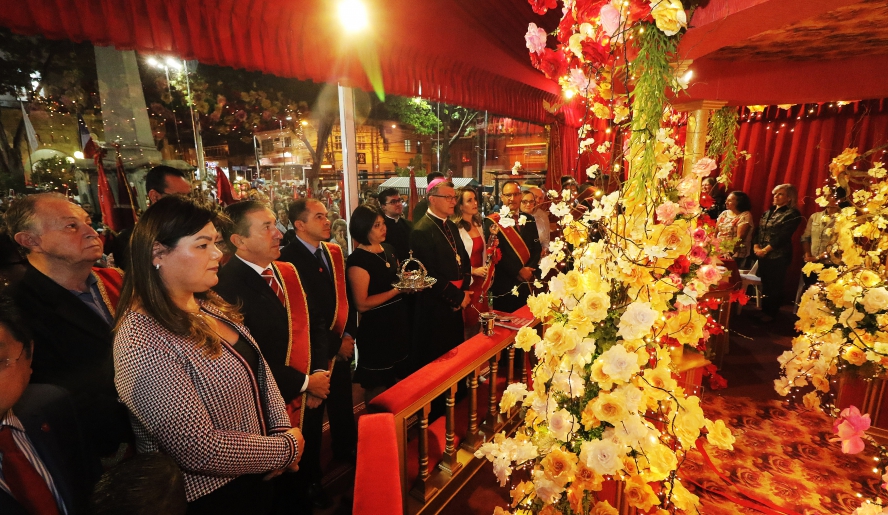 O Império do Divino, montado na Praça Coronel Almeida, em frente à Catedral de Santana, também recebeu milhares de fieis (Ney Sarmento/ PMMC)