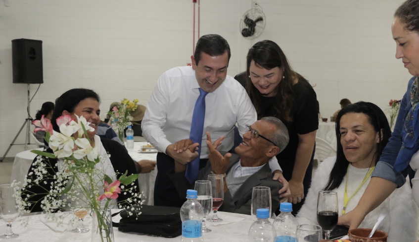 O prefeito Marcus Melo e a presidente do Fundo Social de Solidariedade, Karin Melo, conversaram com todos os convidados durante a 2ª edição da Noite de Caldos (Ney Sarmento/ PMMC)