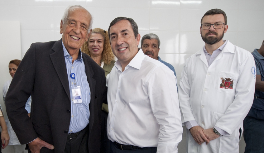 O superintendente do Cejam, Fernando Proença, ao lado do prefeito Marcus Melo: organização social é responsável pelo gerenciamento da unidade (foto: Junior Lago/PMMC)