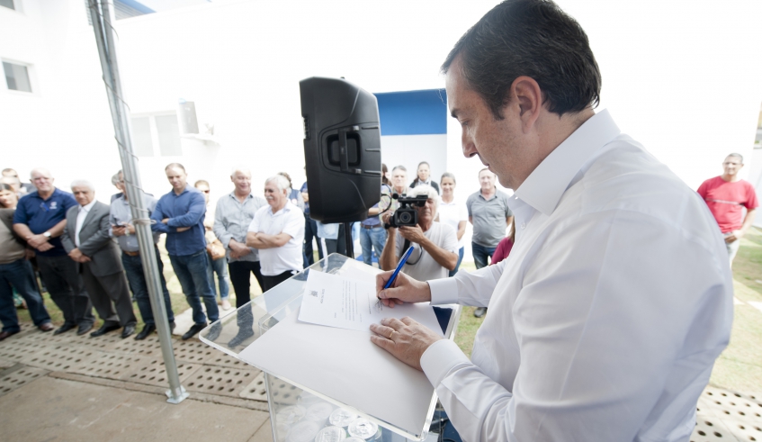 Prefeito Marcus Melo assinou a autorização para abertura da licitação da UPA de Jundiapeba (foto: Junior Lago/PMMC)