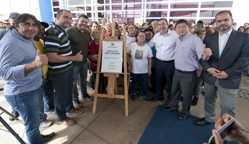 Prefeito Marcus Melo, ao lado do presidente da Câmara, Pedro Komura, do secretário Téo Cusatis, e dos veradores Farofa, Furlan e Mauro Araújo (foto: Junior Lago/PMMC)