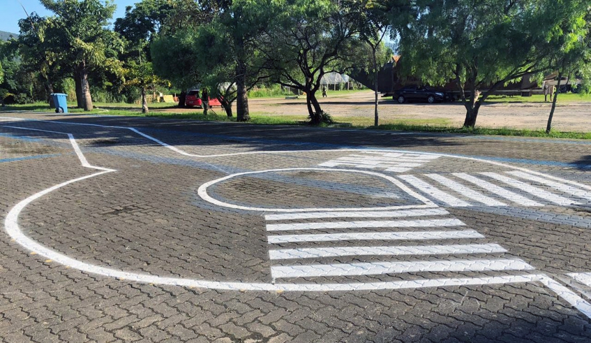 Secretaria de Transportes implantou a sinalização no novo local de provas, enquanto a Secretaria de Serviços Urbanos realizou intervenções, como a construção de rampa (Divulgação)