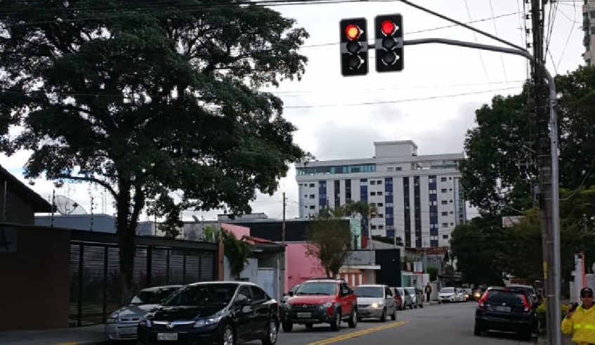 Prefeitura de Mogi das Cruzes - Notícias - Semáforo é implantado para  melhorar fluidez e segurança na avenida Laurinda Cardoso